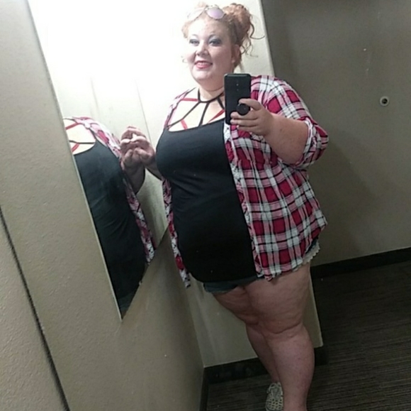 Meet your Posher, Halie - Picture 3 of 3